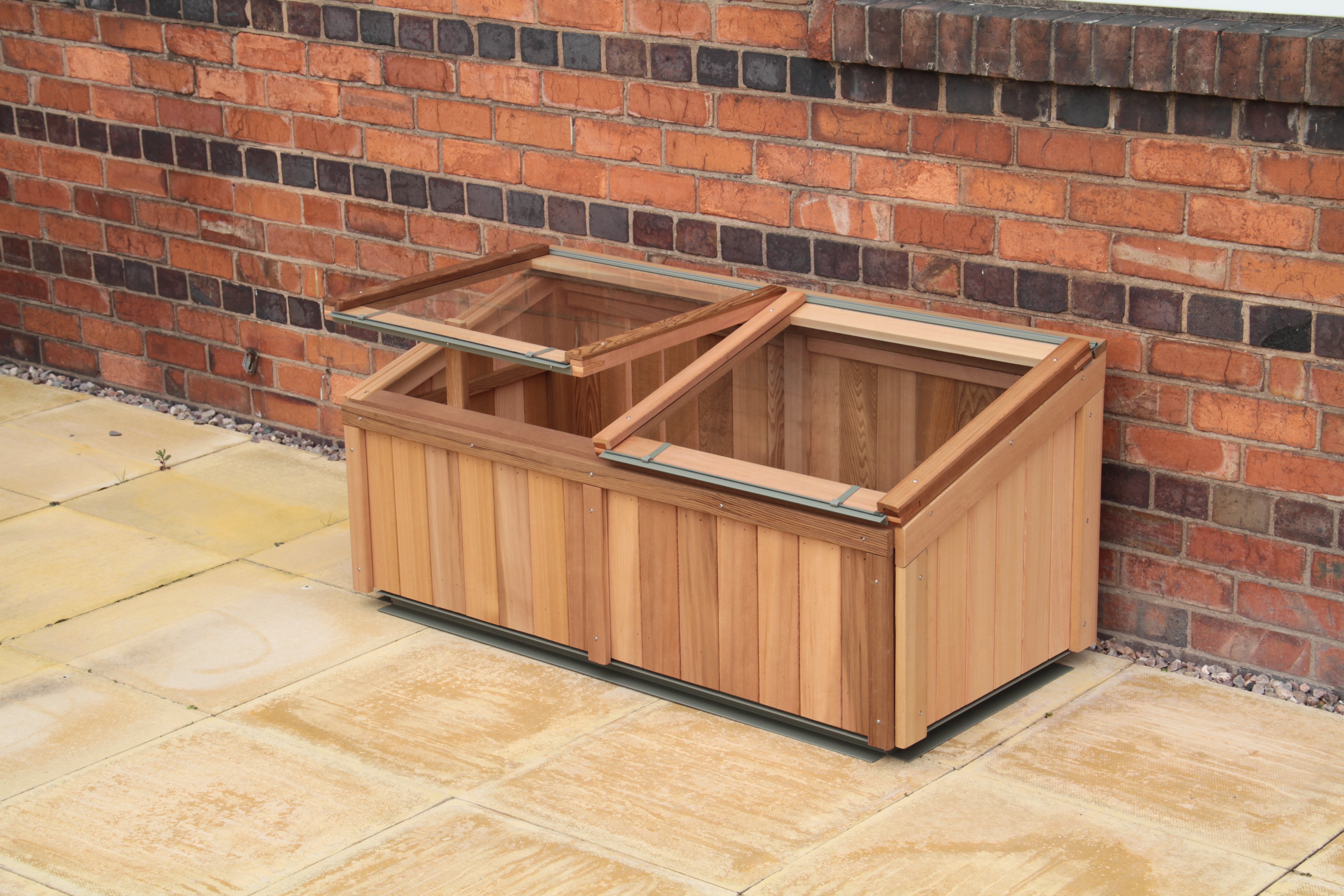 Cedar cold frame 4x2 with Aluminium capping